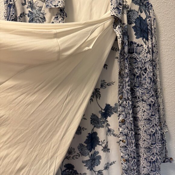 Westport blouse Sz 1X Blue/White Floral Snake Print Button-Up Shirt With Inner T - Picture 6 of 12